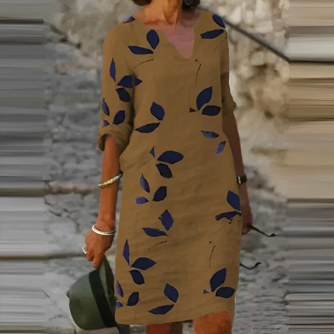 Clara | Vintage Short-Sleeve V-Neck Dress